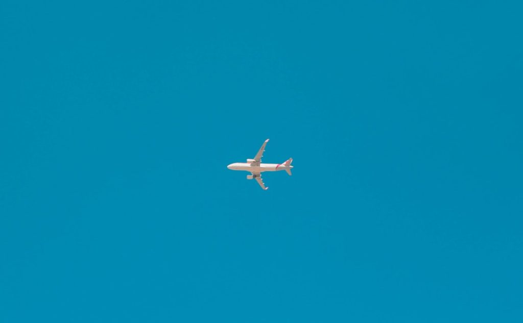 Photo airplane tracking